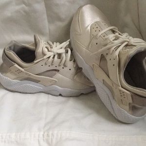 Nike Huarache women’s 9